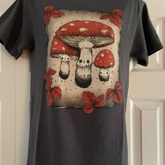 Mushroom Stephanie Bayles 2021 unisex t shirt size small - Picture 1 of 8